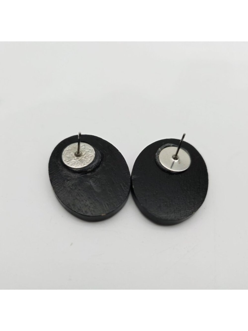 Hand-Painted Floral Black & White Wooden Stud Earrings Oval Shape Lightweight - Picture 5 of 5